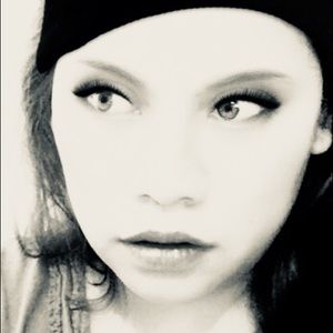 Meet your Posher, Carolina